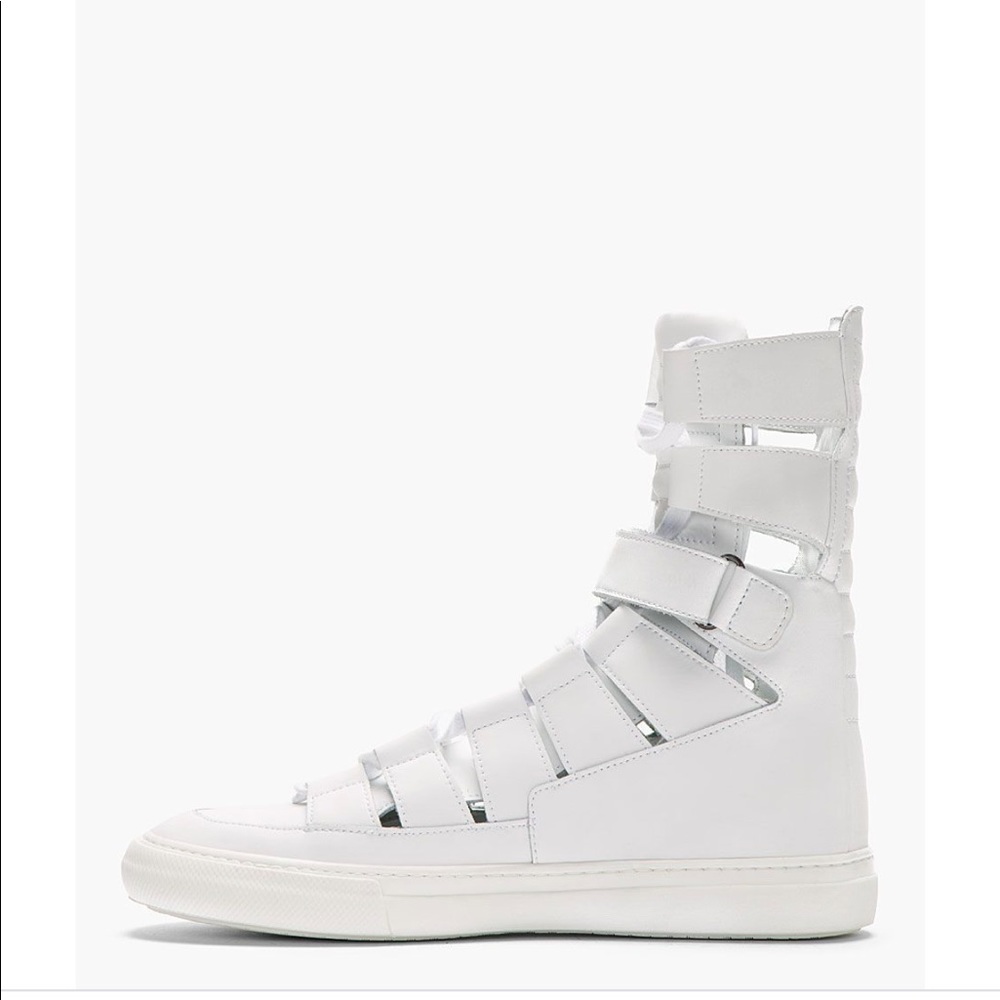 **ISO*** these white PIERRE HARDY, sneakers!!!!